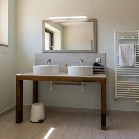 Entre Terres Et Vignes A La Ferme Avec Privatif En Champagne A Heure De Paris *